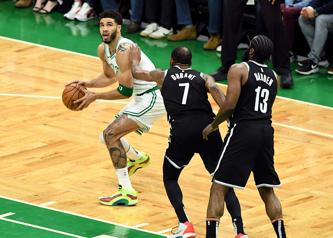  篮网三巨头合砍80分大胜热火  